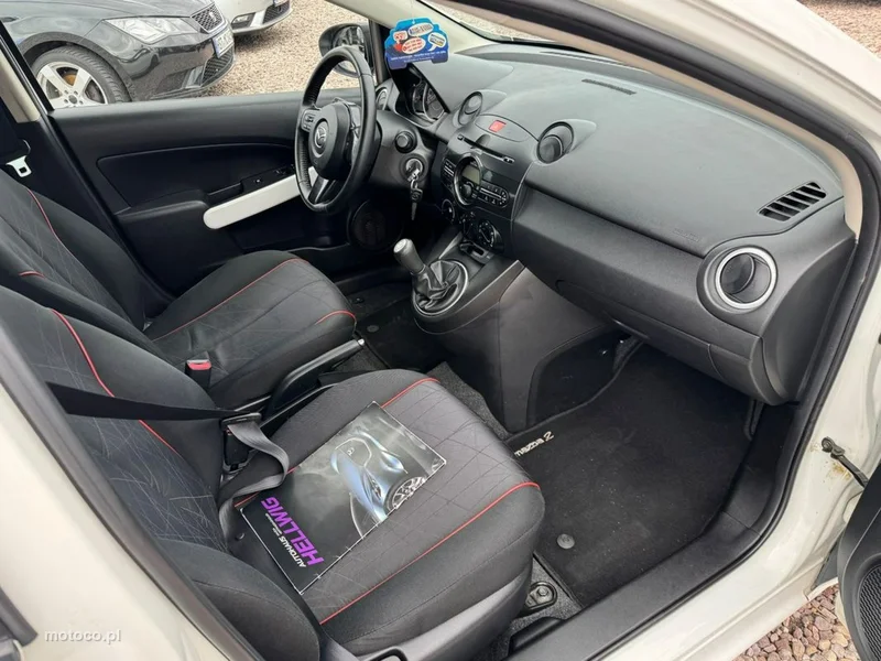 Mazda 2 9
