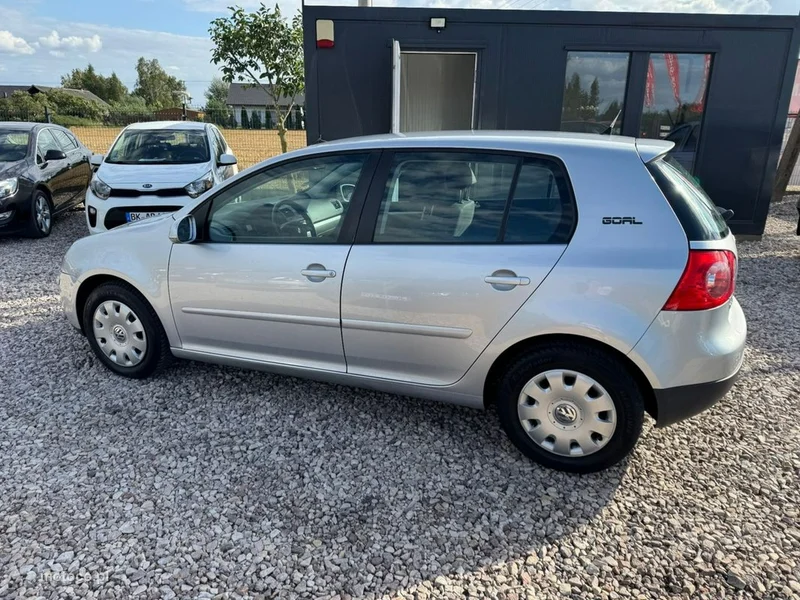Volkswagen Golf V 8