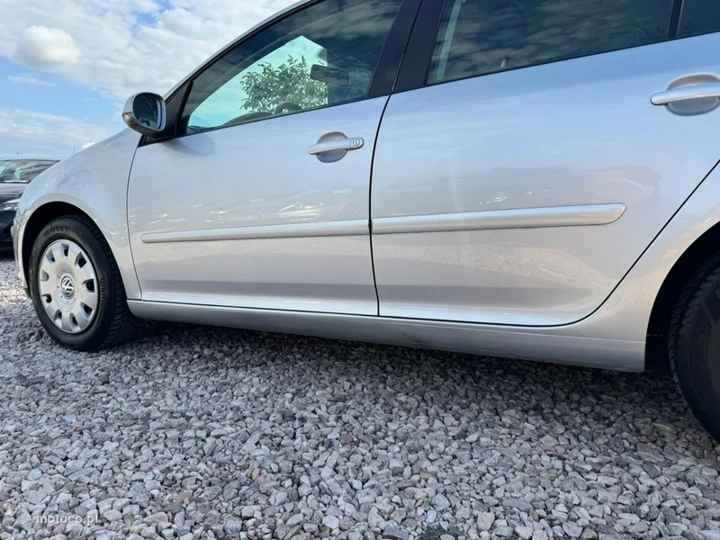 Volkswagen Golf V 9