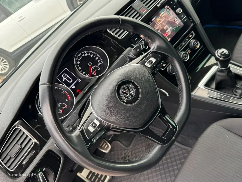 Volkswagen Golf VII 38