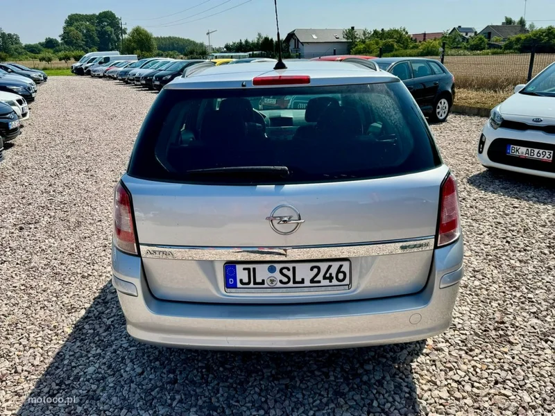 Opel Astra H 11