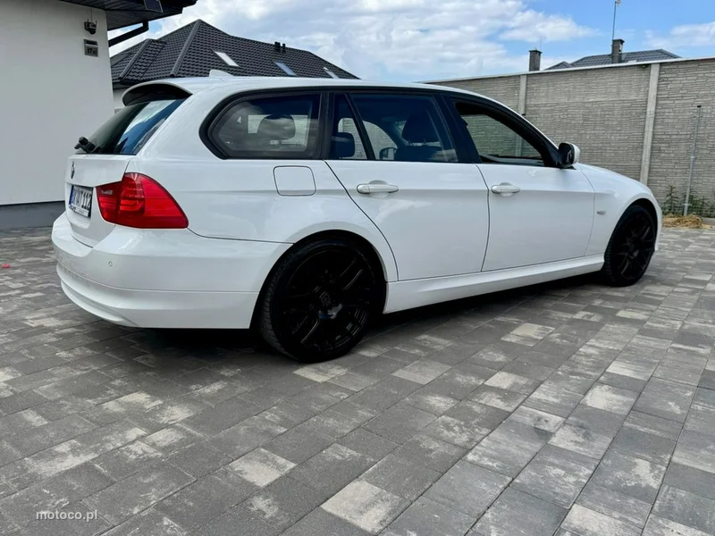 BMW Seria 3 E90 12