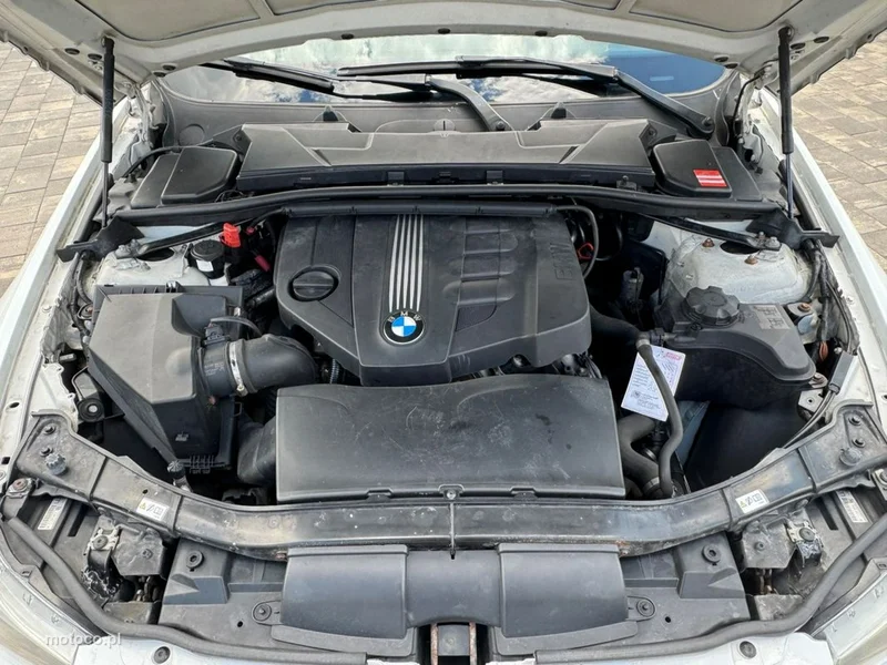 BMW Seria 3 E90 24