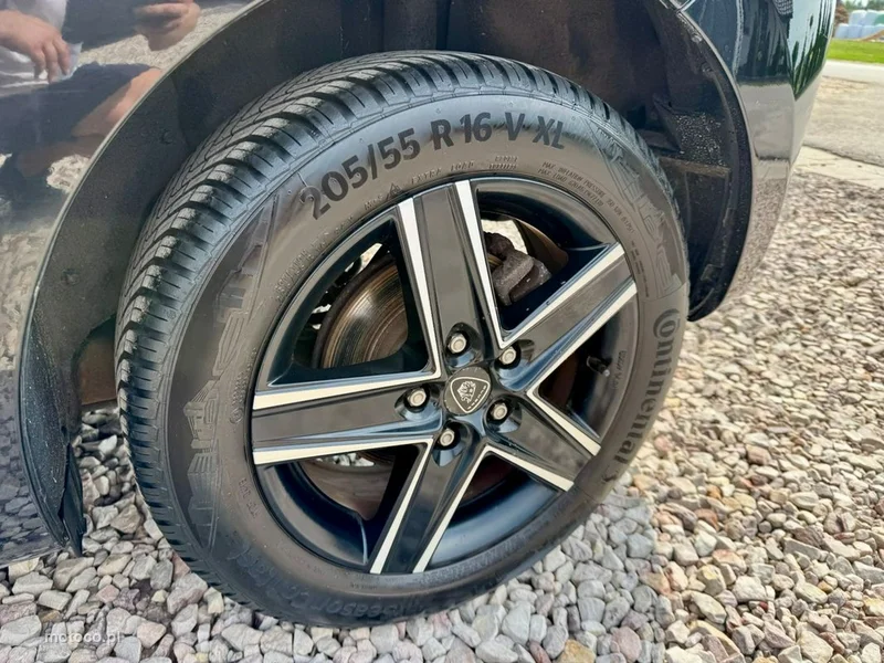 Toyota Auris E150 13