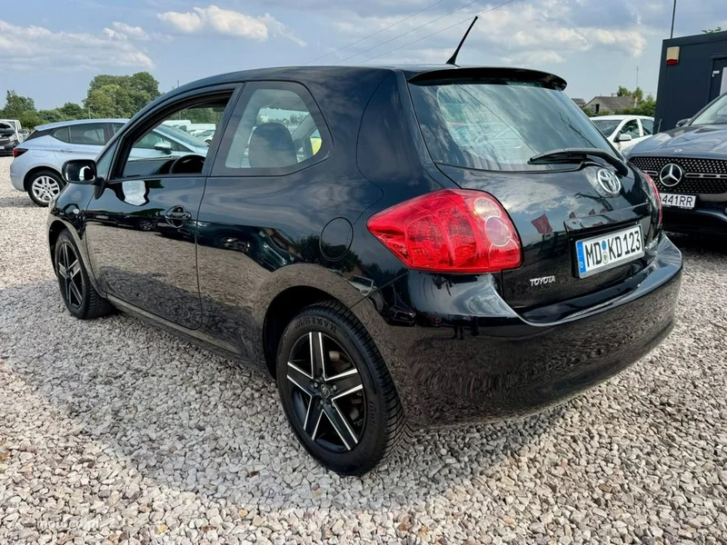 Toyota Auris E150 16