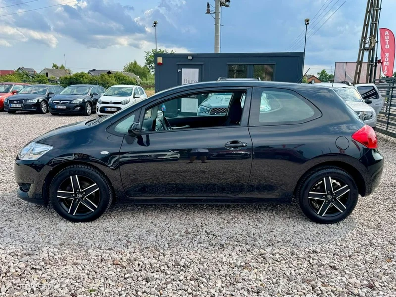 Toyota Auris E150 17