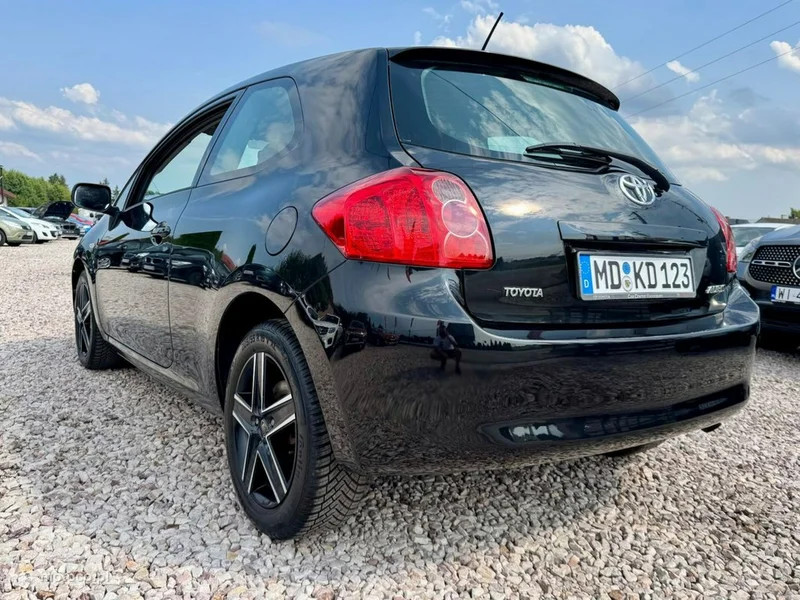 Toyota Auris E150 19
