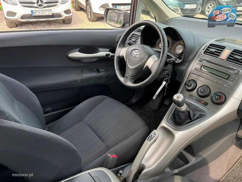 Toyota Auris E150 3