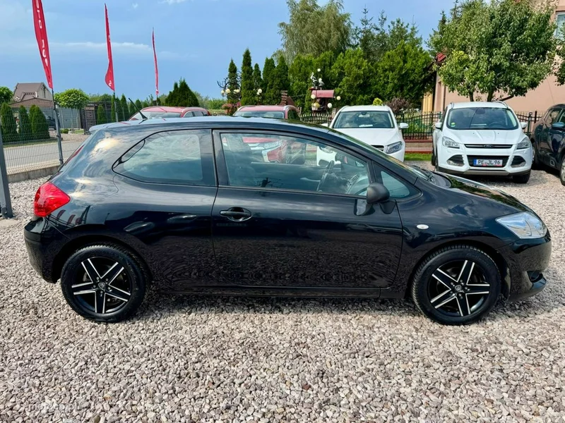Toyota Auris E150 21