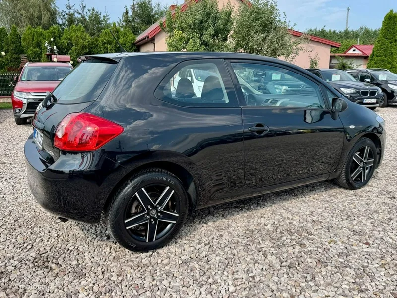 Toyota Auris E150 22
