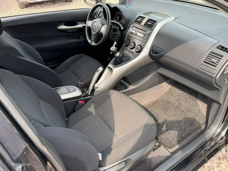 Toyota Auris E150 26