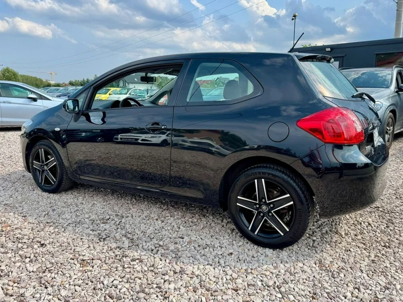 Toyota Auris E150 5