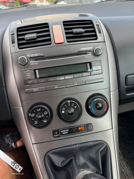 Toyota Auris E150 9