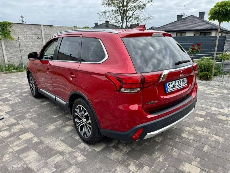 Mitsubishi Outlander 4