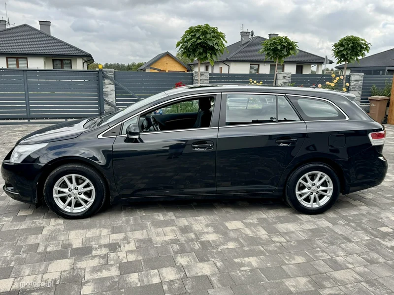 Toyota Avensis T27 12
