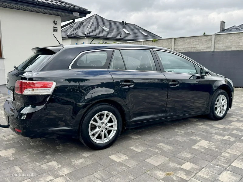 Toyota Avensis T27 16