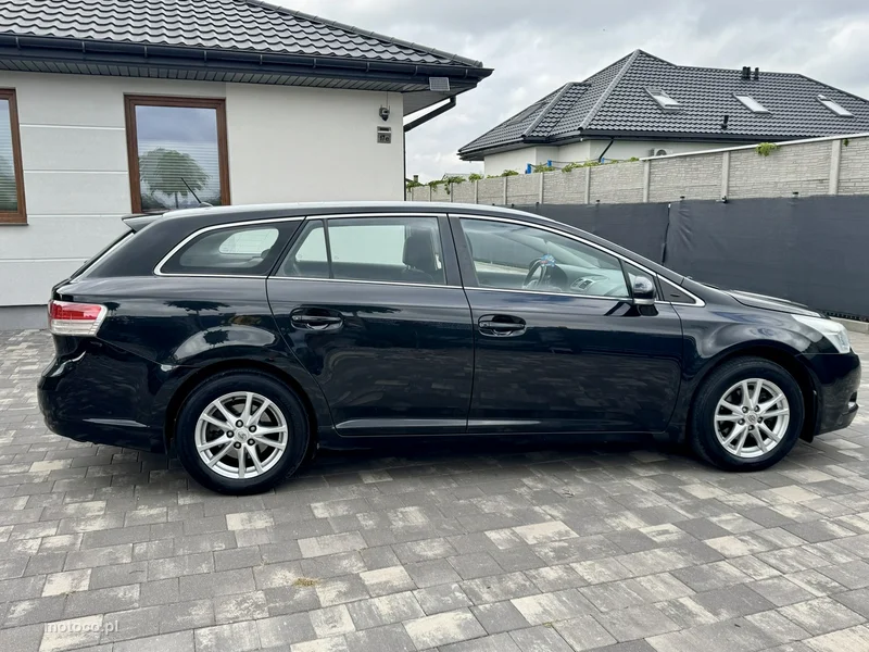 Toyota Avensis T27 18