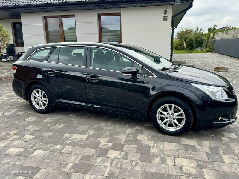 Toyota Avensis T27 19
