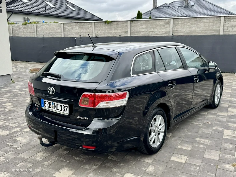 Toyota Avensis T27 4