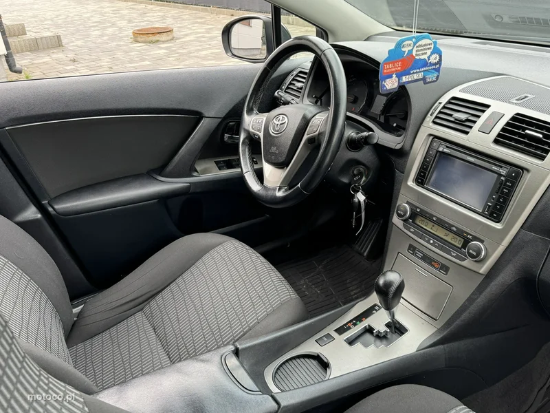 Toyota Avensis T27 6