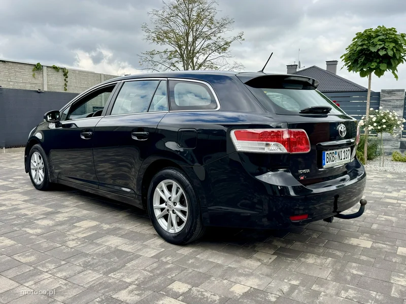 Toyota Avensis T27 8