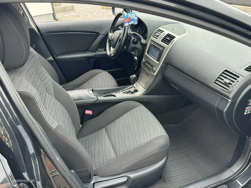 Toyota Avensis T27 9