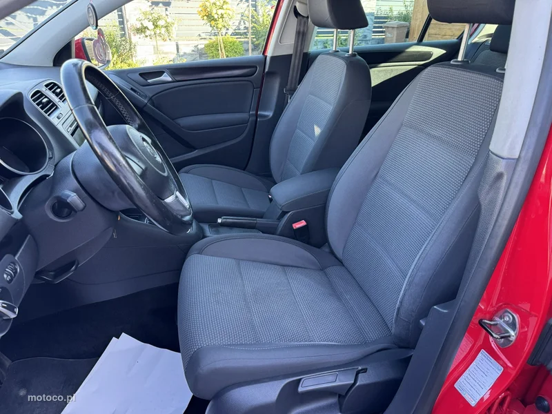 Volkswagen Golf VI 12