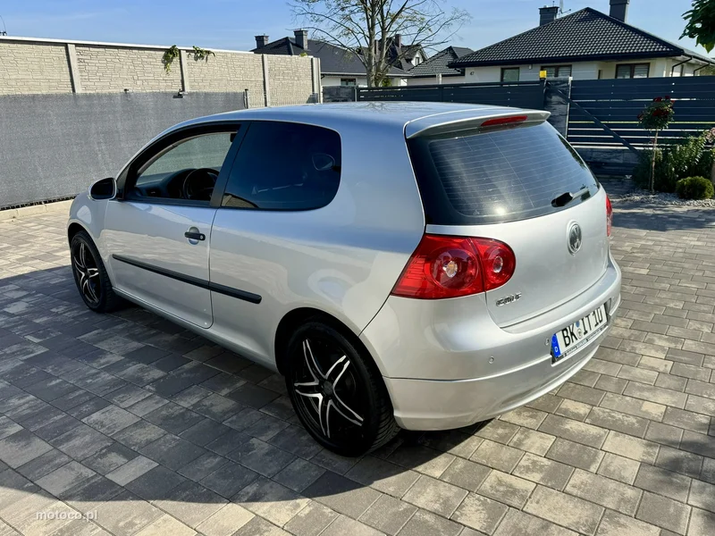 Volkswagen Golf V 4