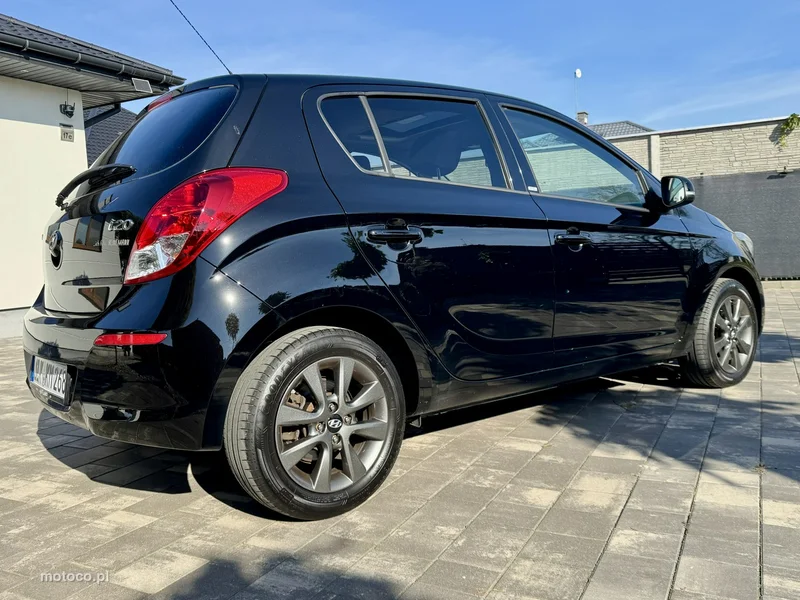 Hyundai i20 16