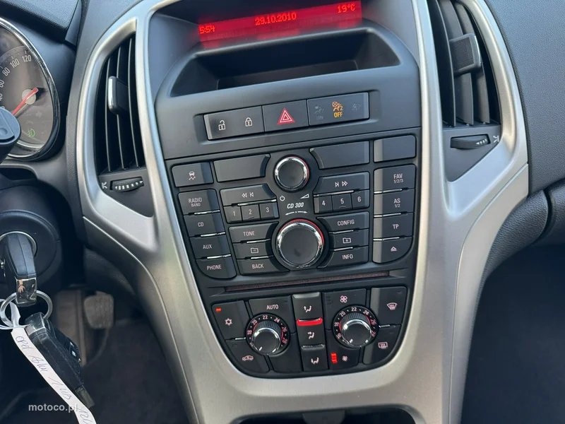 Opel Astra J 8