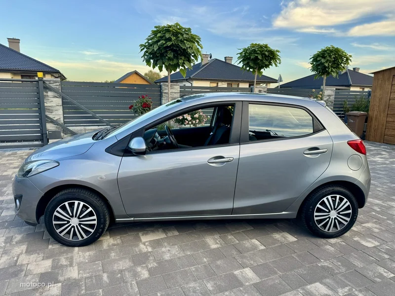 Mazda 2 17
