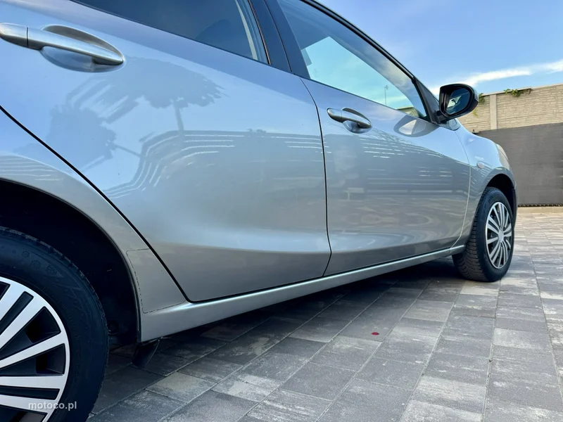 Mazda 2 23