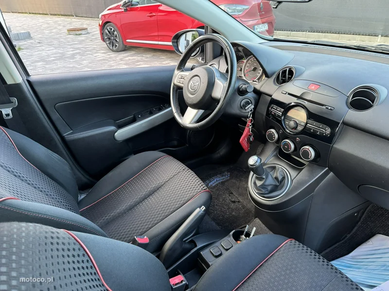 Mazda 2 26