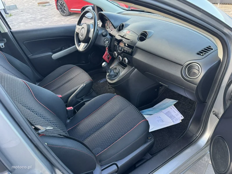 Mazda 2 4