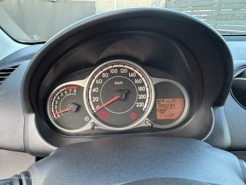 Mazda 2 8