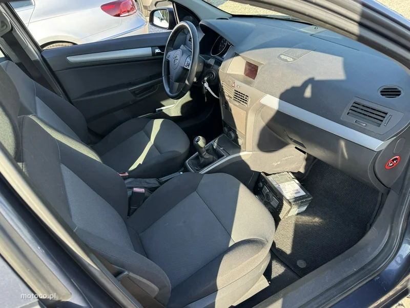 Opel Astra H 16