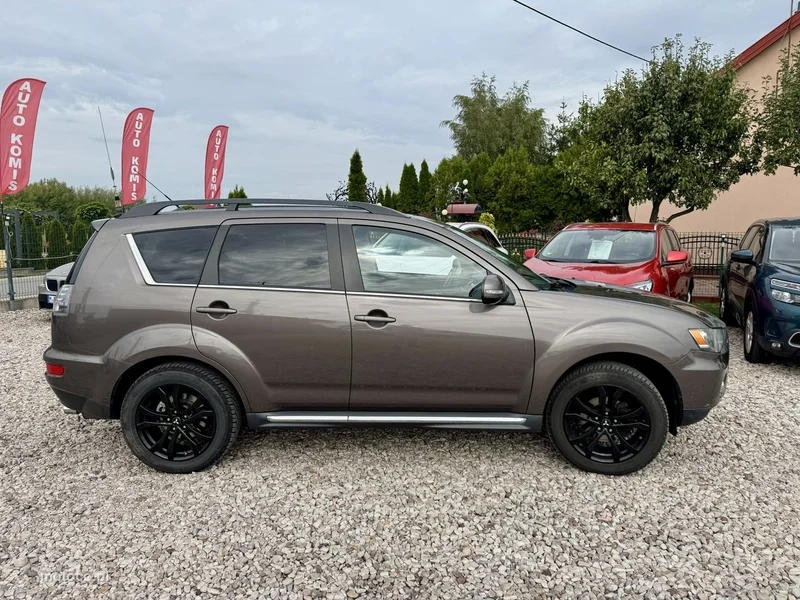 Mitsubishi Outlander 2