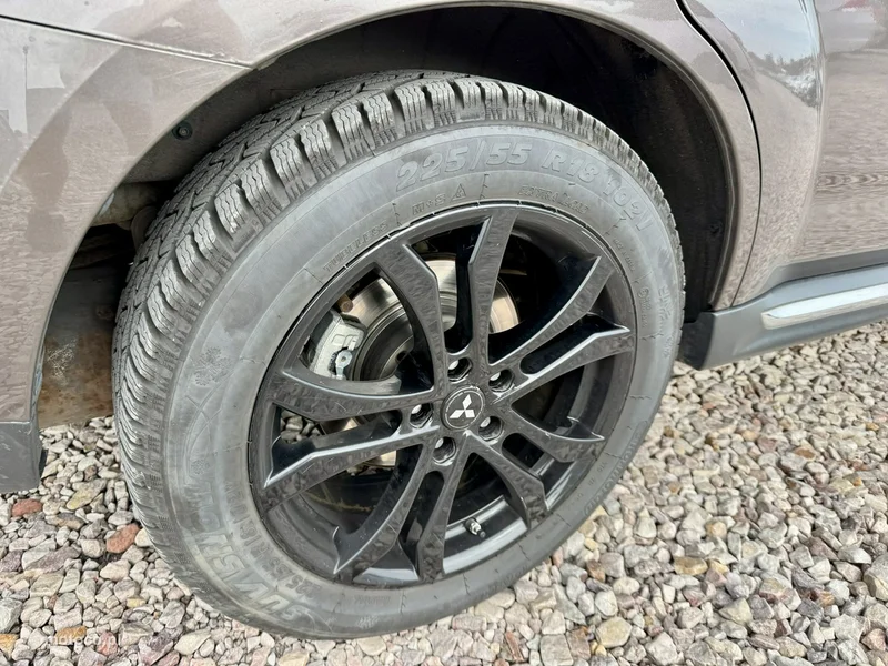 Mitsubishi Outlander 3