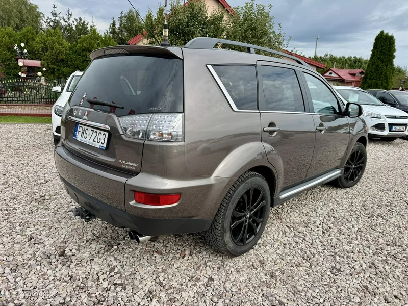 Mitsubishi Outlander 4