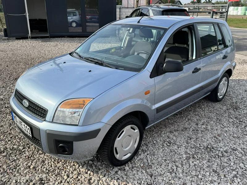 Ford Fusion 4