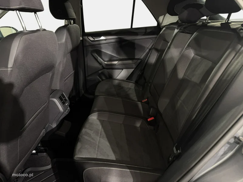 Volkswagen T-Roc A1 13