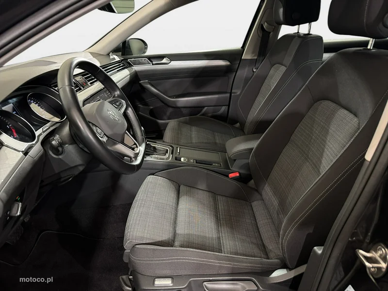 Volkswagen Passat Variant B8 12