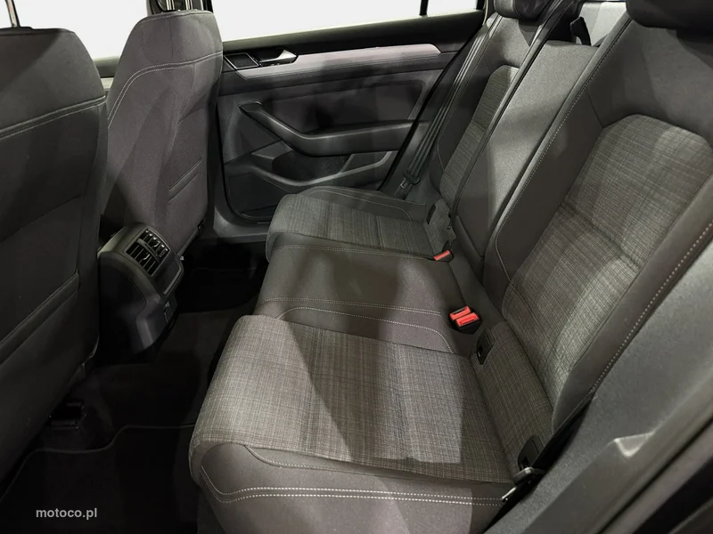 Volkswagen Passat Variant B8 13