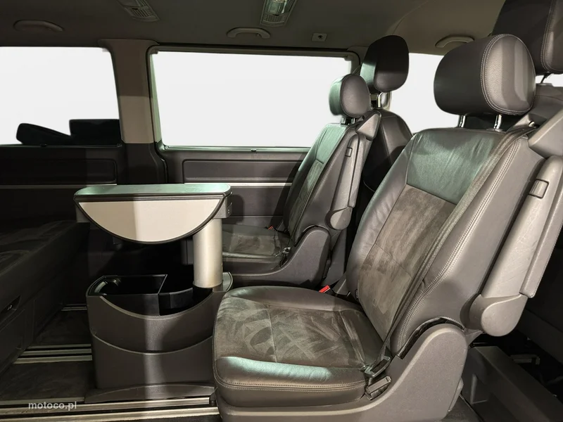 Volkswagen Multivan 13