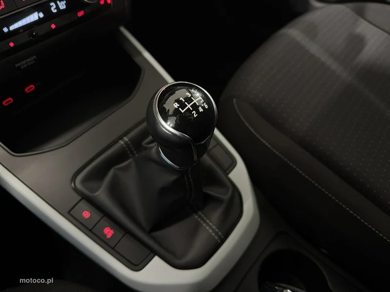 Seat Arona 17