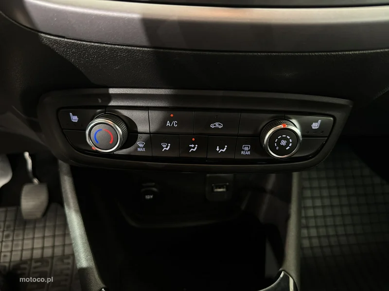 Opel Crossland I 19