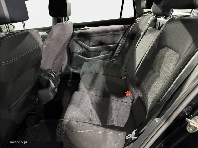 Volkswagen Passat Variant B8 22