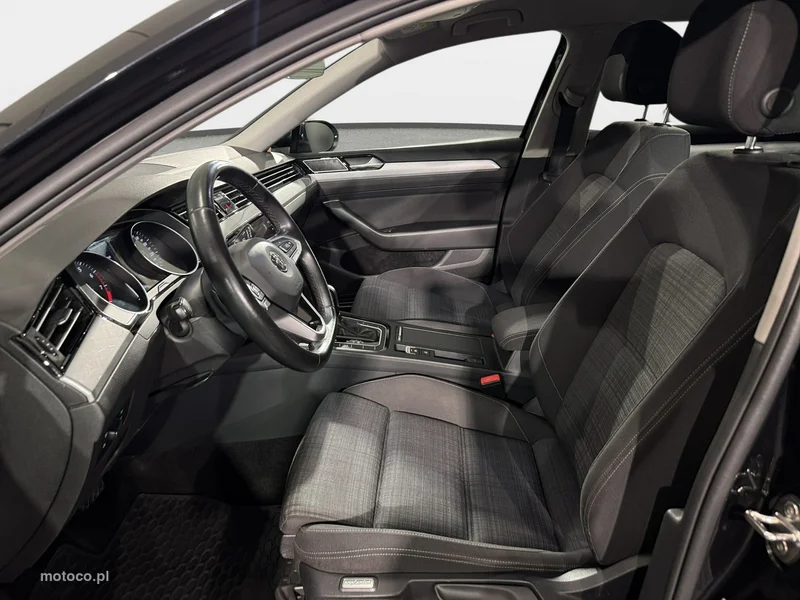Volkswagen Passat Variant B8 23