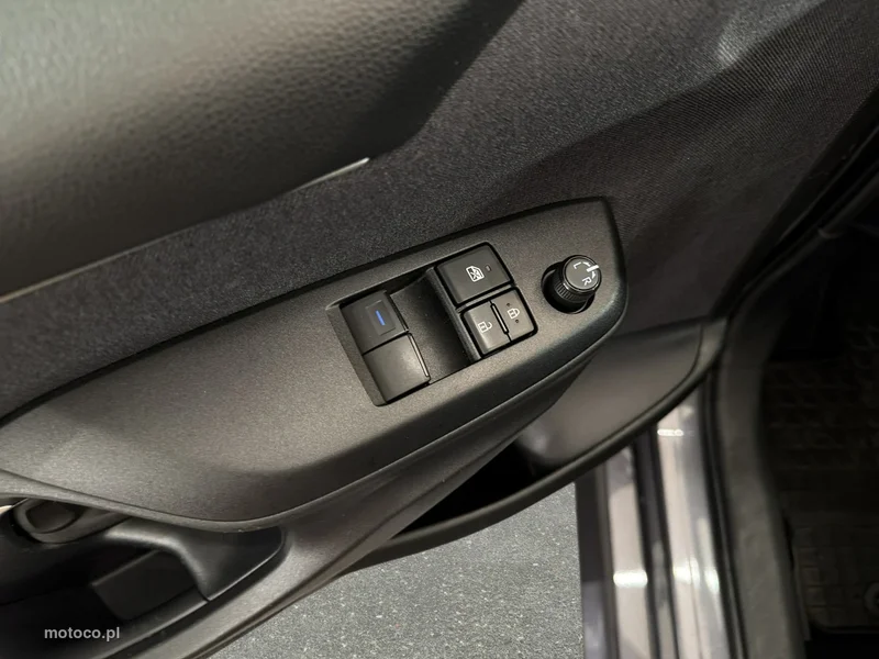 Toyota Yaris XP210 25