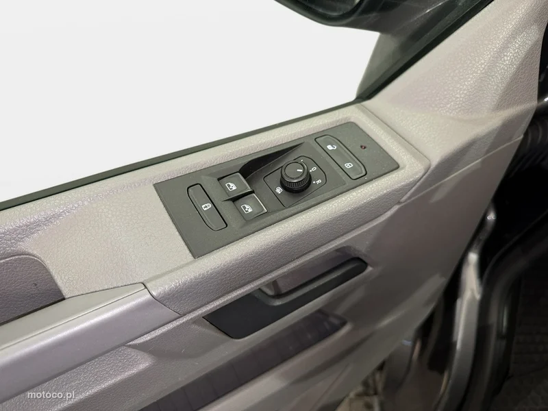 Volkswagen Caravelle 23